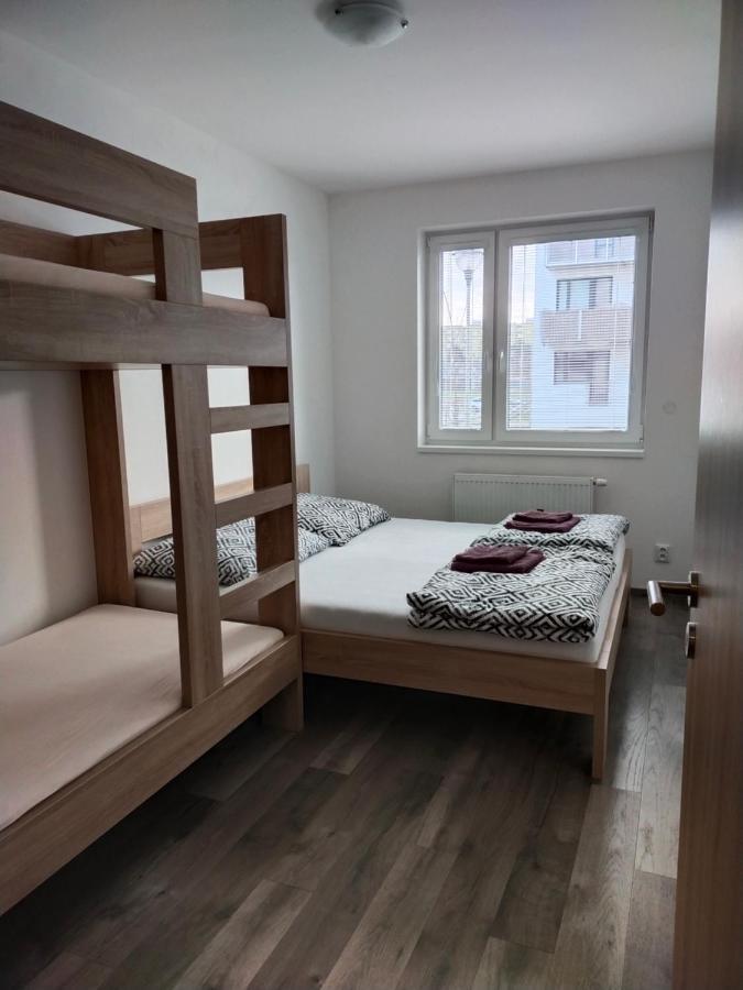 Apartman Karolina ปอดเยบราดิ ภายนอก รูปภาพ