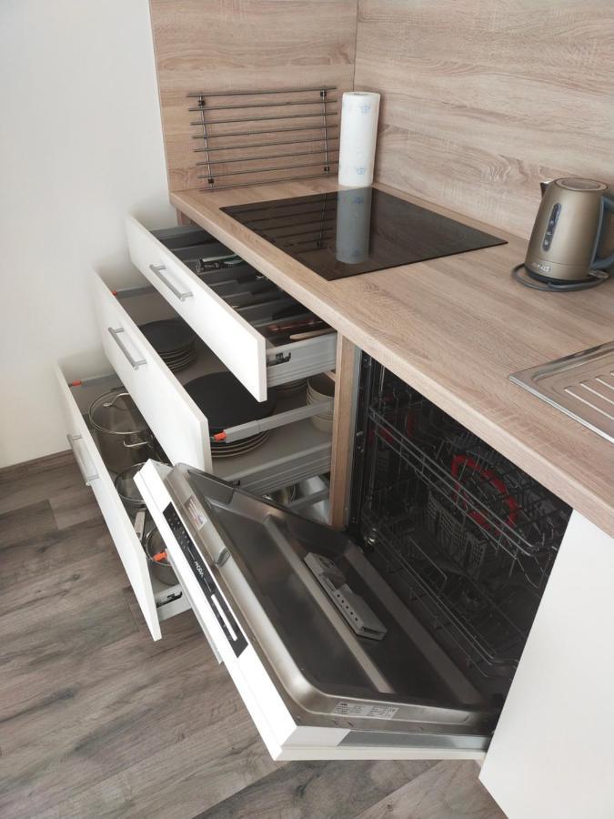 Apartman Karolina ปอดเยบราดิ ภายนอก รูปภาพ
